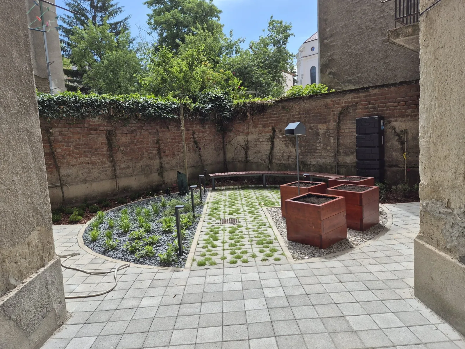 Uređeno zeleno dvorište, Palmotićeva ulica 29, Zagreb – fotografija 2